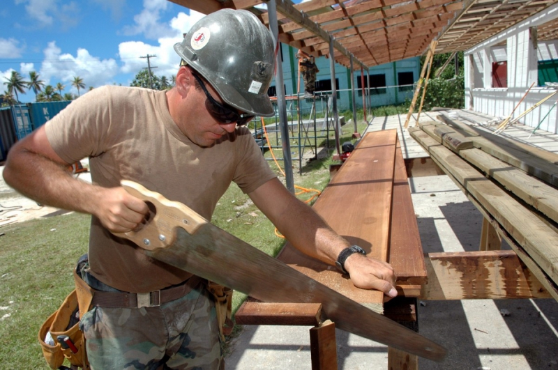 charpentier-LA GAUDE-min_worker_construction_building_carpenter_male_job_build_helmet-893290